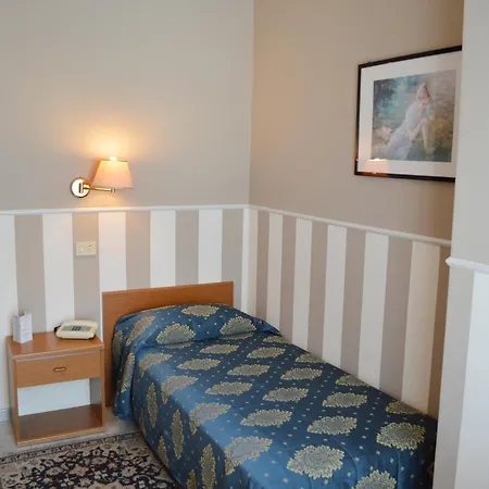 里迪博拉酒店 3* 托雷格罗塔