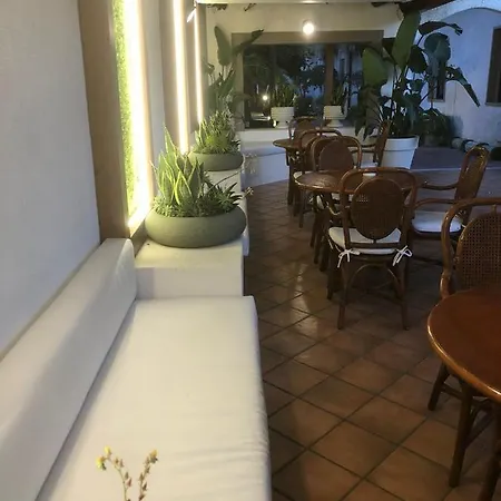 מלון Redebora