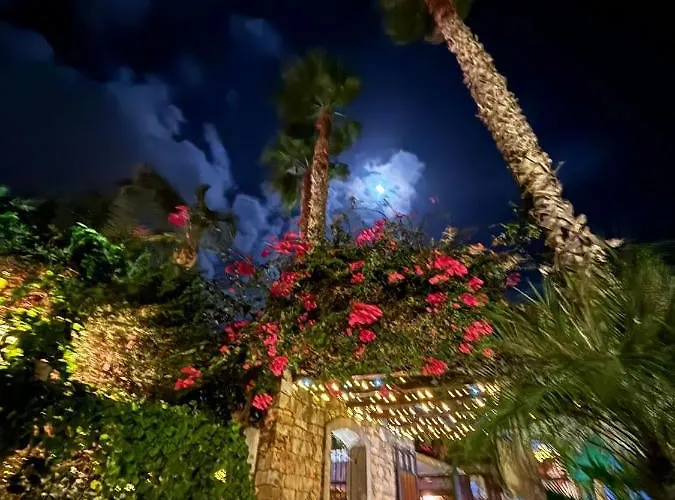 Redebora Otel Torregrotta